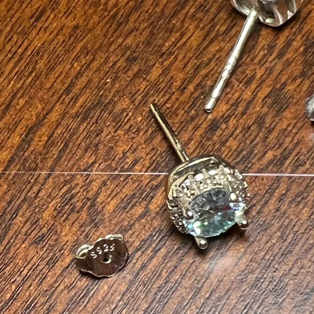 MOISSAINITE • STUD EARRINGS • GRA DOCUMENTS INCLUDED - Picture 5 of 7